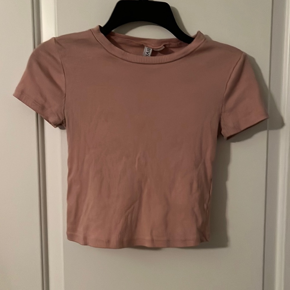 H&M light pink, cropped t-shirt, size small.